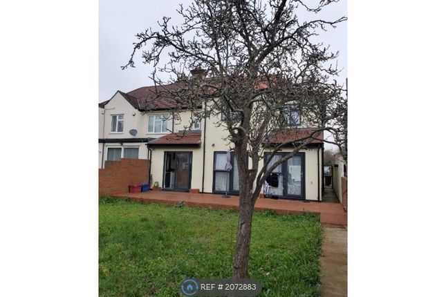 Thumbnail Room to rent in Great West Road, Isleworth