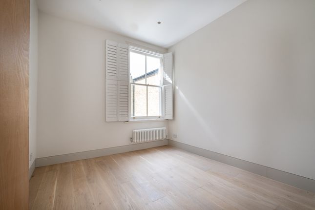 Terraced house to rent in Brayburne Avenue, London