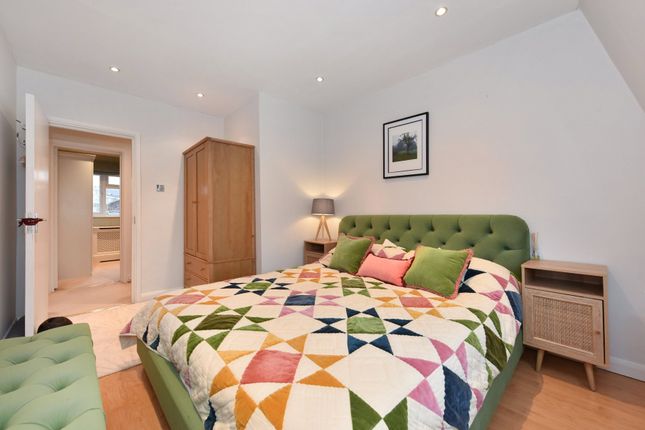 Flat 12, Carlton House 127-129,, Cleveland Street, London photo 4