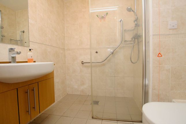 14, Martello Court, Eastbourne photo 4