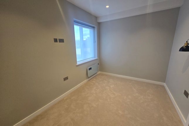 303c, Shenley Road, Borehamwood photo 5
