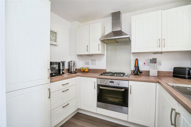 10, Bazeley Road, Hampshire photo 2