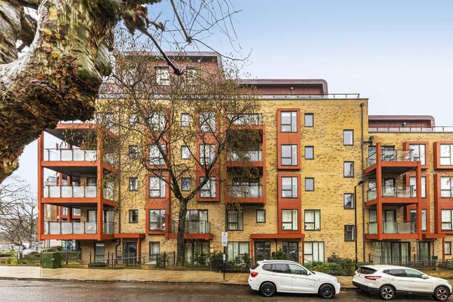 Flat to rent in Tollgate Gardens, London NW6