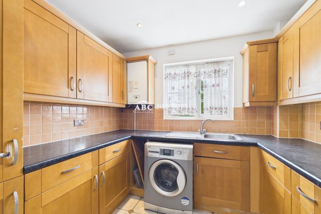 34 Birch Court, Sherman Gardens, Romford photo 3