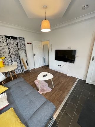 Flat to rent in Bell Street, London