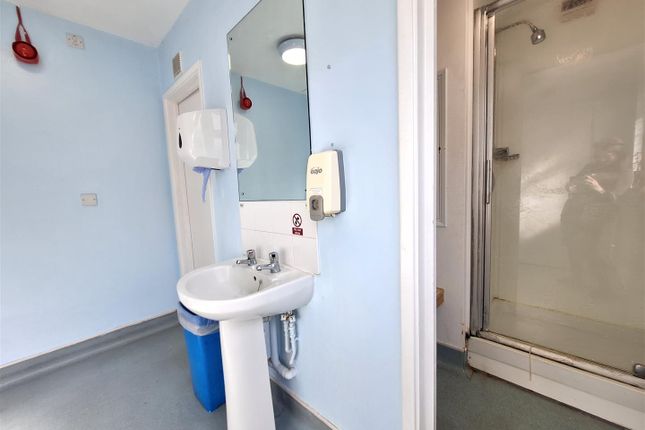 Room 23, Martindale Court, Reading photo 4