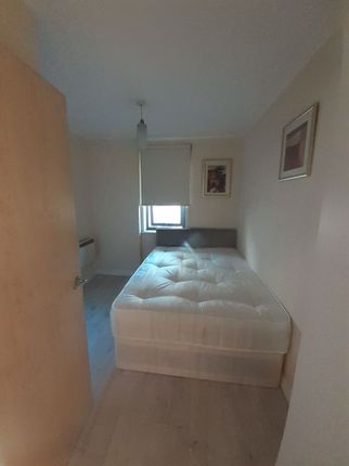 Flat to rent in Victoria Road, London