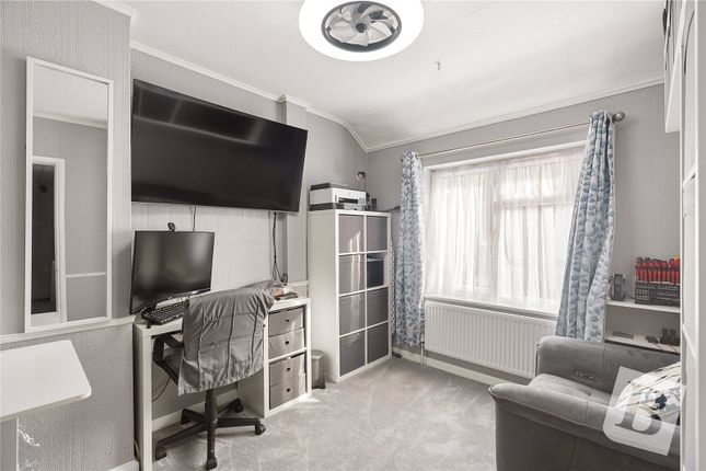 6, Croppath Road, Dagenham photo 3