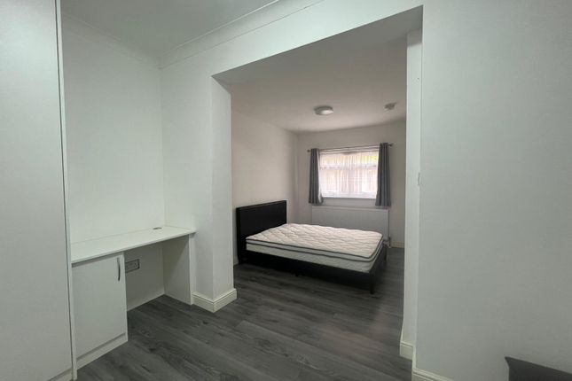 Room to rent in Studley Drive, Ilford