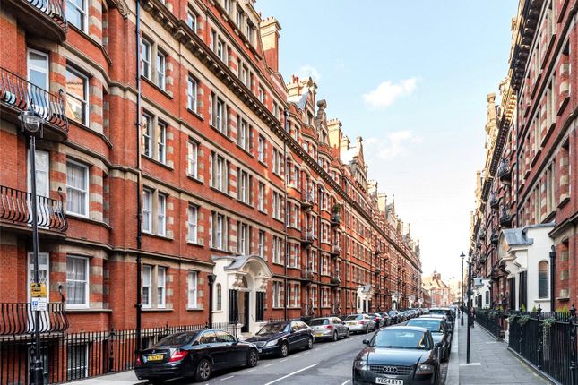 Flat for sale in Clarence Gate Gardens, Glentworth Street, London