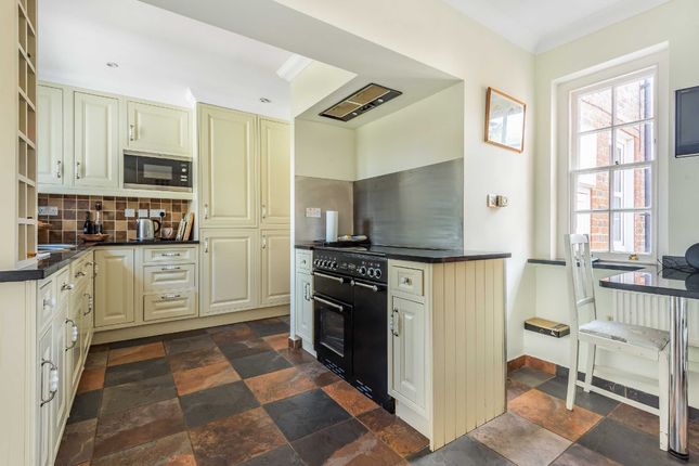 24, Coppice Walk, London photo 4