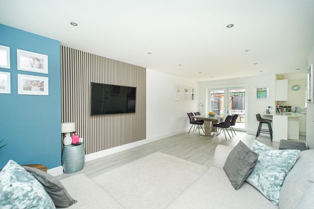 4, Brookfields, Milton Keynes photo 2