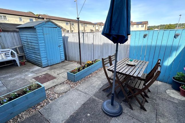 111, Longfield Avenue, Huddersfield photo 2