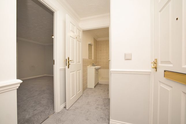 Flat 33, Dickens Lodge,, Wealdhurst Park, Kent photo 4