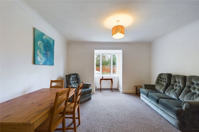Flat for sale in South View Gardens, Newbury, Berkshire