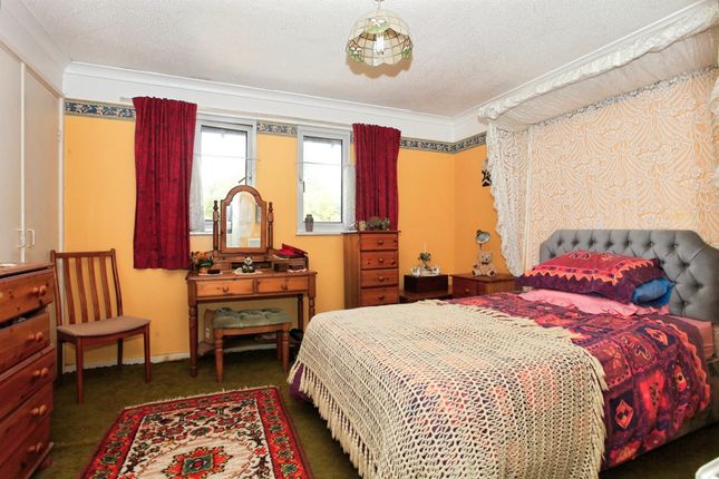 27, Canwell, PETERBOROUGH photo 4
