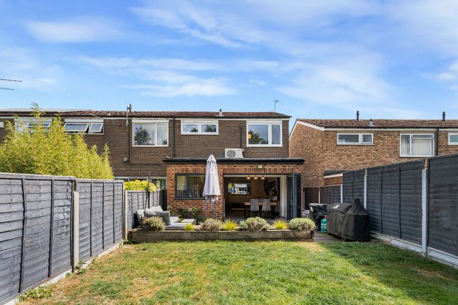 8 Meadow Close, Welham Green photo 2