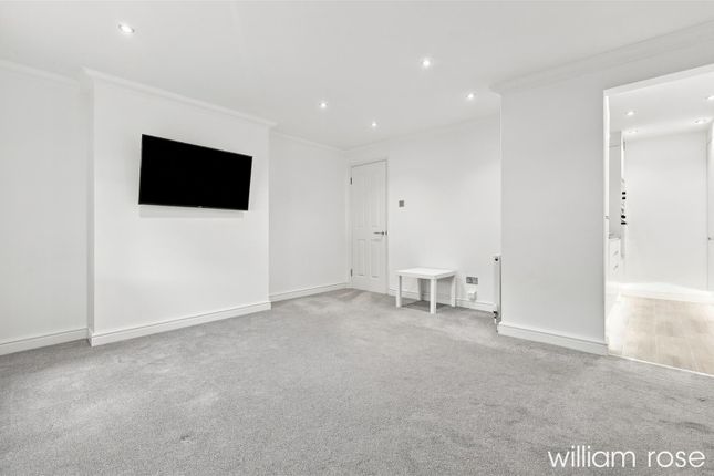 16, Sands Way, Woodford Green photo 4