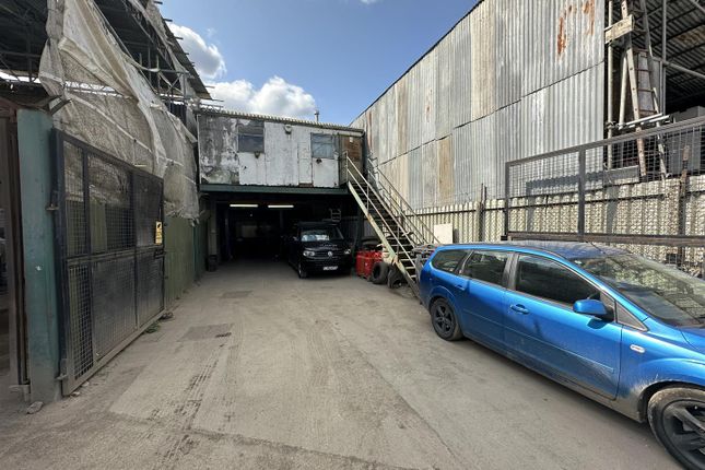 Light industrial to let in Abbey Industrial Est, Willow Lane, Mitcham