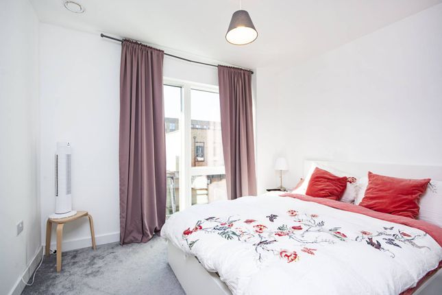 Thumbnail Flat to rent in Lismore Boulevard, Colindale, London