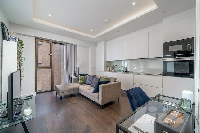 1-bed flat on 19 Mountview Lodge, Swiss Terrace, London, £2,425/mo