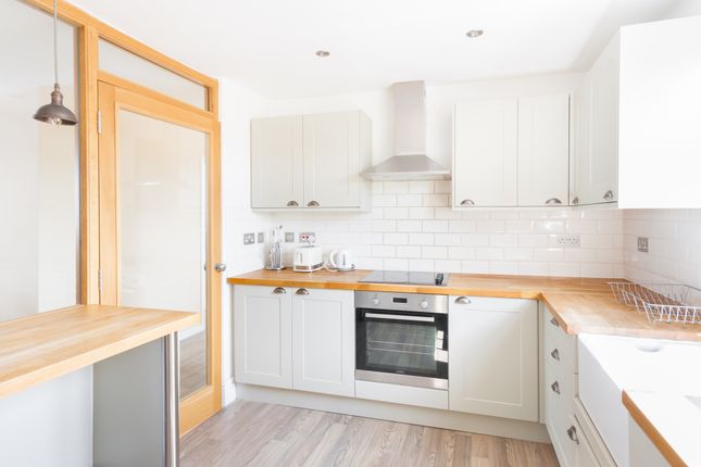 Flat 4, 11, Mornington Crescent, Camden photo 4