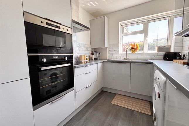 Flat 7, Purbeck Court, De Moulham Road, Swanage photo 5