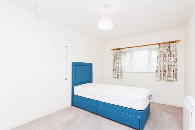 Flat for sale in Jasmine Court, Horsham