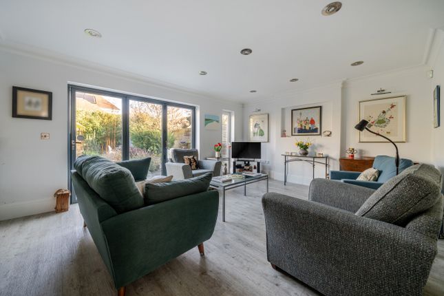 37, Waterford Lane, Lymington photo 3
