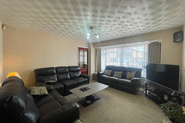 15, Lintlaw Close, Leicester photo 4
