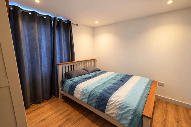 Flat 2, 58 Vauxhall Street, Plymouth photo 4