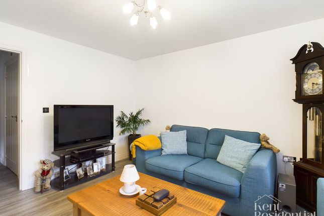 Flat 3, 11 Malpass Drive, West Malling photo 3