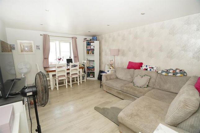 40, Owsten Court, Bolton photo 2