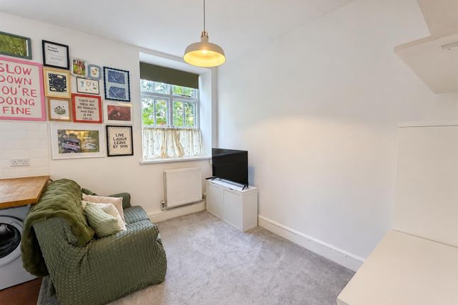 Newton Hall Drive, Chester photo 5