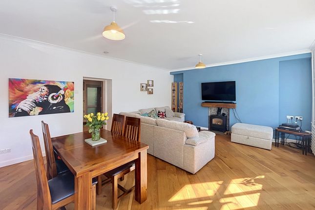 4 Glyn Street, Bridgend photo 2