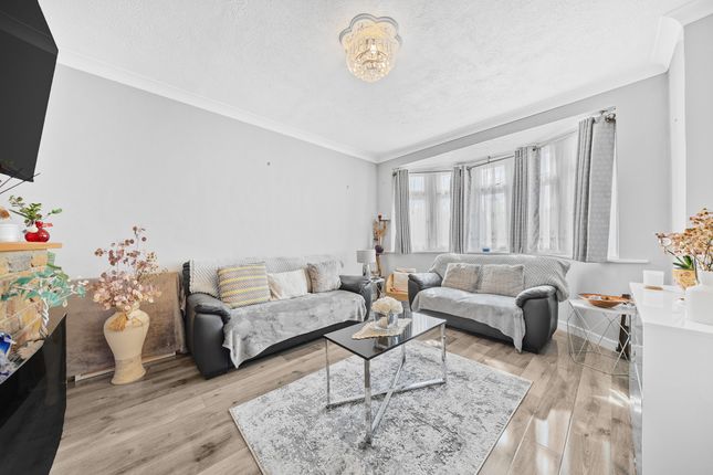 62, Hillfoot Road, Romford photo 4