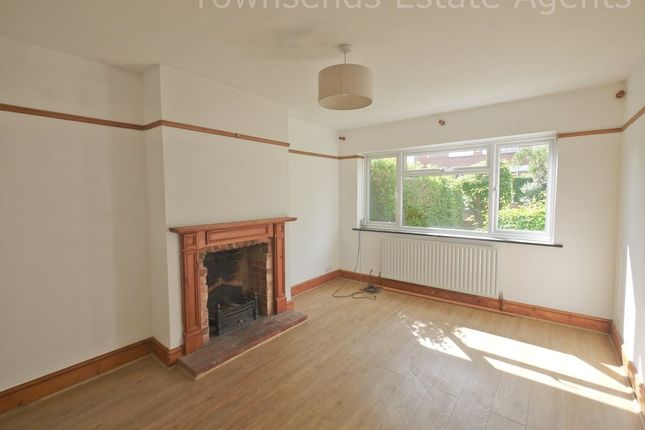 3, Meadway Gardens, Ruislip photo 2