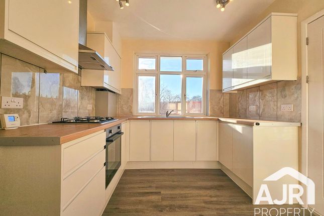 484 Blackfen Road, Sidcup photo 3