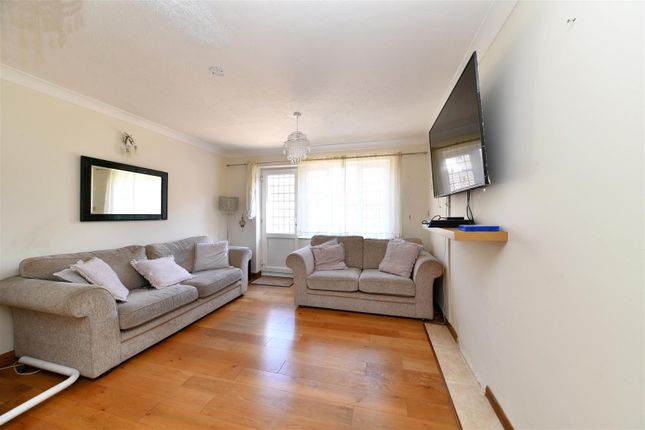 65, The Hedgerows, Stevenage photo 4