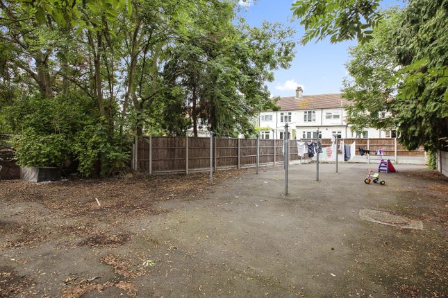 Flat for sale in Thornhill Gardens, London