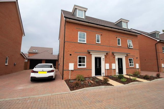 Thumbnail Semi-detached house to rent in Dovetail Place, Chertsey