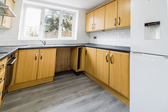 10, Tree Avenue, Manchester photo 4