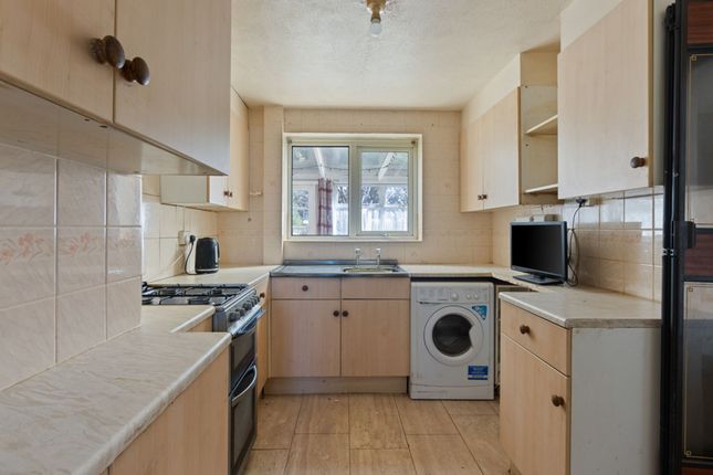 54 Orchard Side, Chichester photo 3