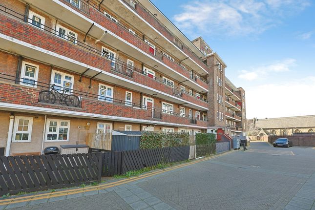 2-bed flat on Flat 3,, Dartington House, London, £325,000