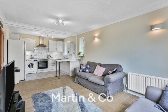 12, Maybury Court, South Croydon photo 4