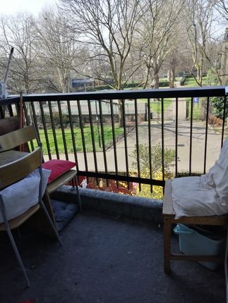 Room to rent in Solander Gardens, London