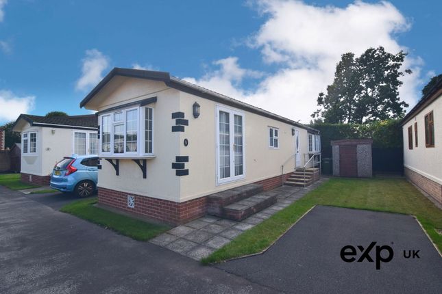 Thumbnail Mobile/park home for sale in Fairholme Park, Ollerton, Newark