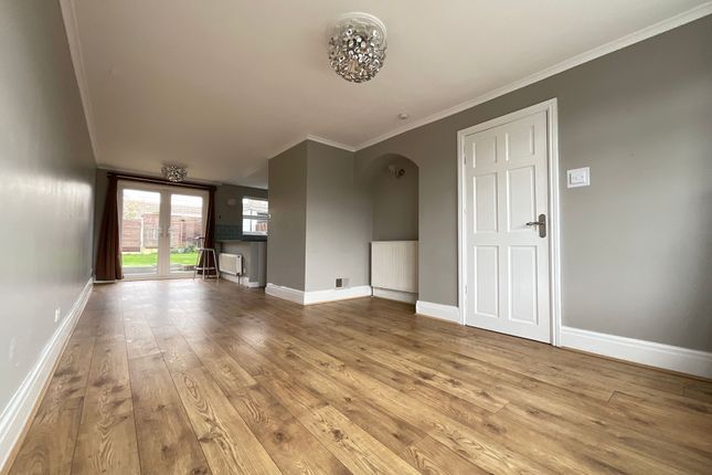 13 Shelton Avenue, Scarborough photo 2