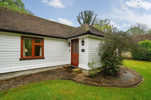 Thumbnail Cottage to rent in Kerves Lane, Horsham