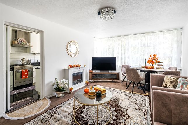 6 Grove Court,, Falkland Grove, Surrey photo 2